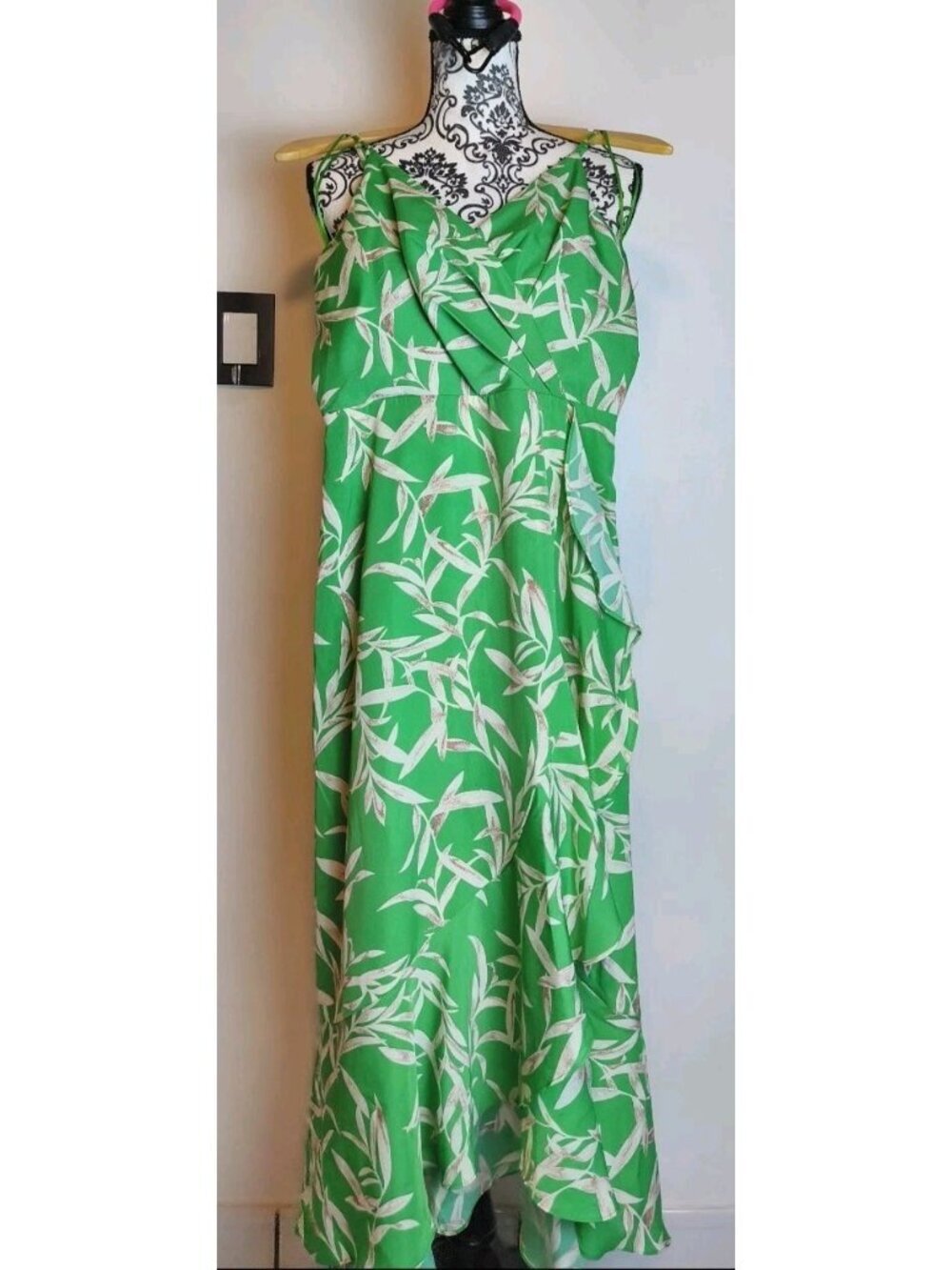 Chelsea28 Womens XS Green Leaf Print Maxi Dress Spaghetti Strap NWT Nordstrom